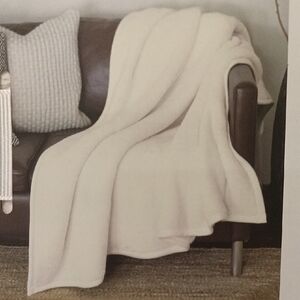 Kirkton House White Feathersoft Throw Blanket